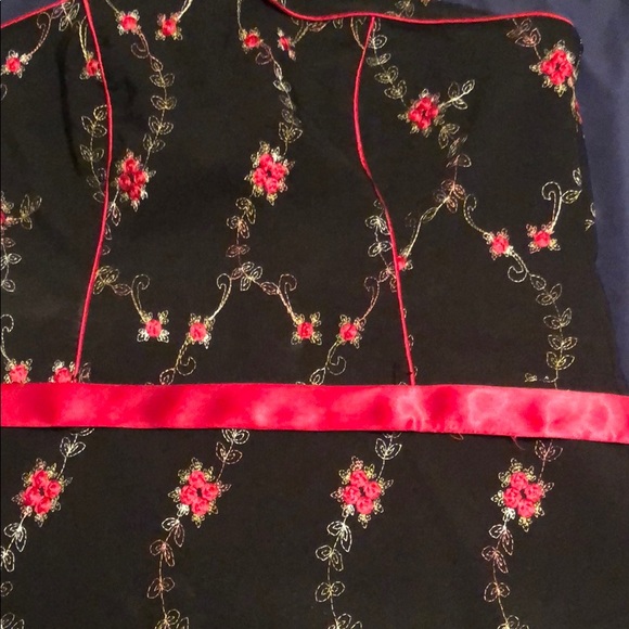 Embroidery flower dress - Picture 2 of 3
